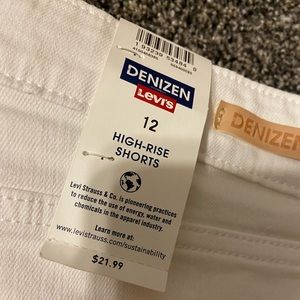 Levi’s High Rise White Shorts- BRAND NEW